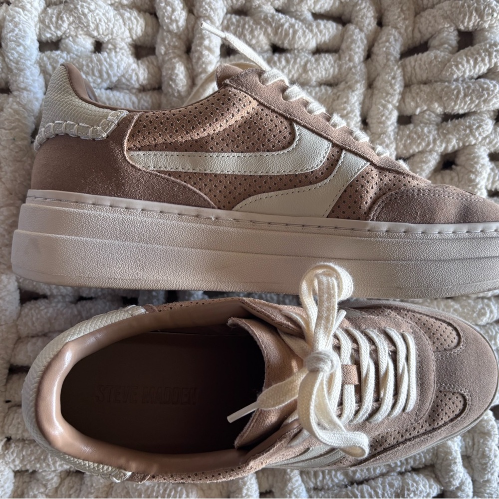 Steve Madden camel dodge sneakers